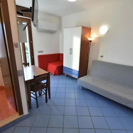 아파트 Locazione Turistica Katja-7 *